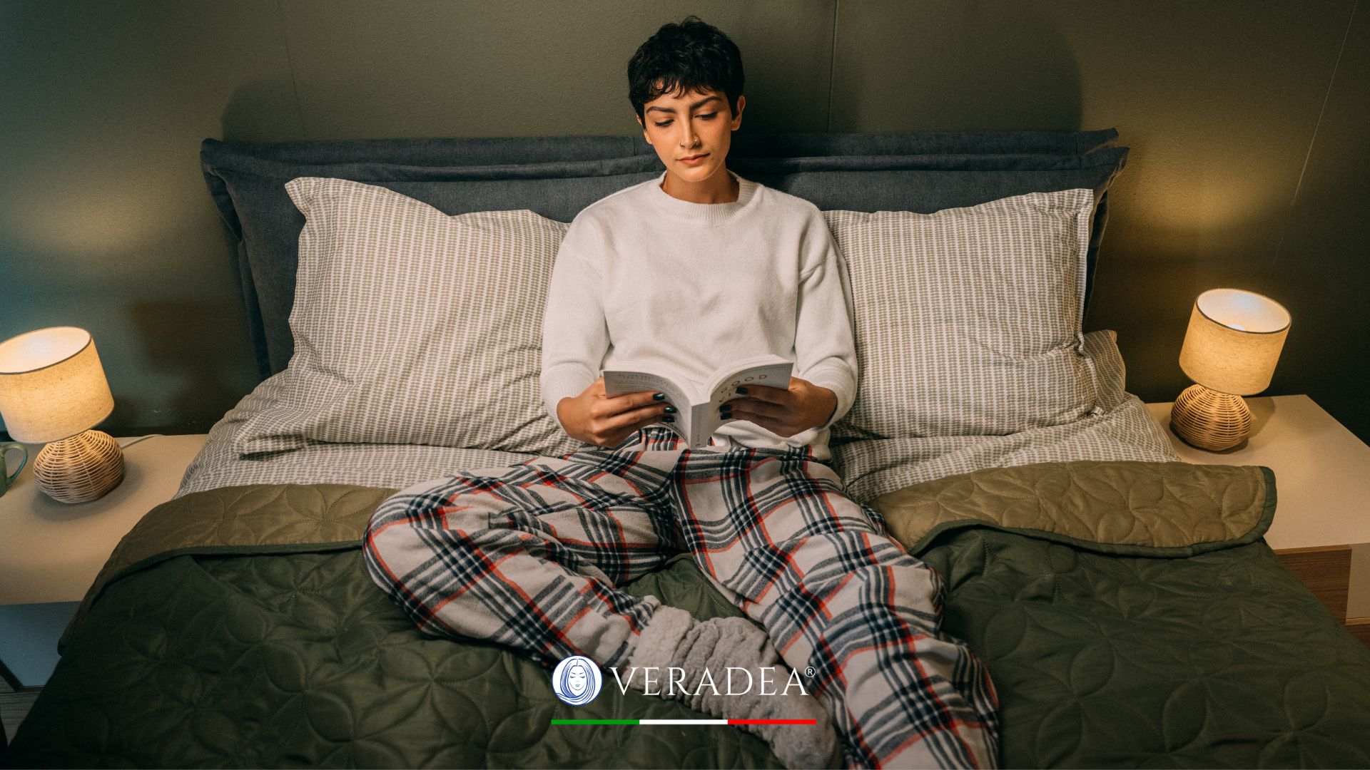 Leggere a letto: come scegliere la luce giusta per un sonno di qualità